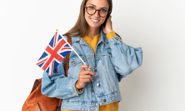 Dziewczyna z brytyjską flagą